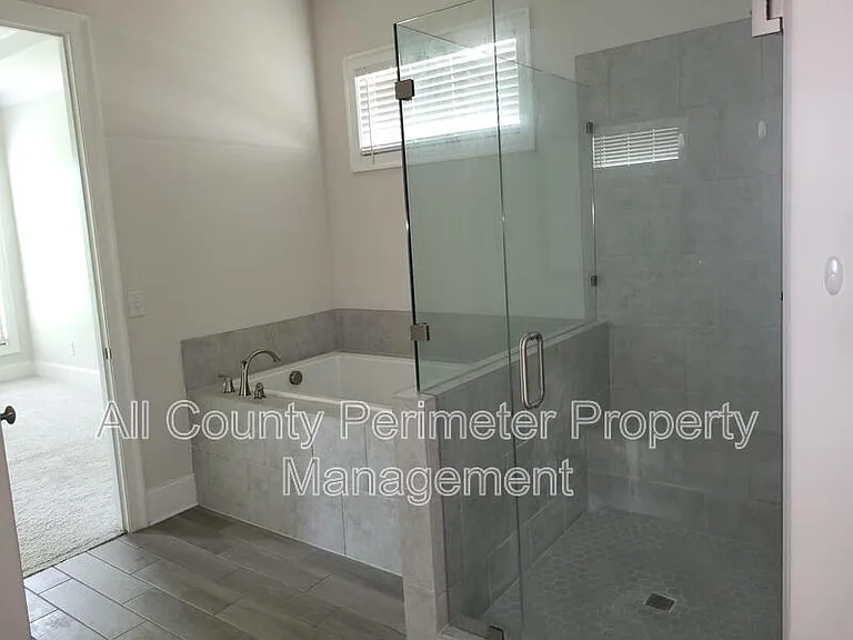 819 Olmsted Ln — Photo 11