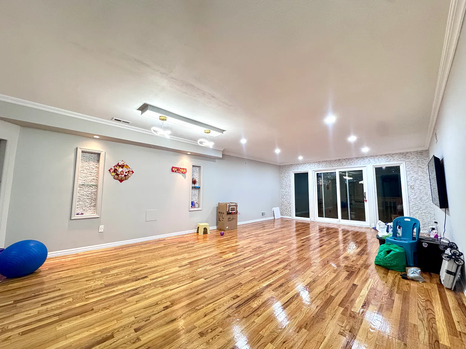 3 bed, 1200 sqft, $3,300 — Photo 4