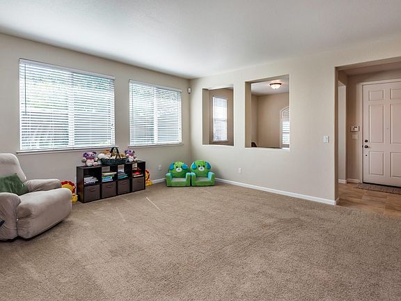 4th image of 590 Farrington Ln