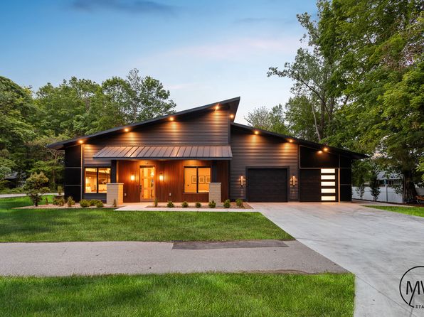 17585 Mary Ln