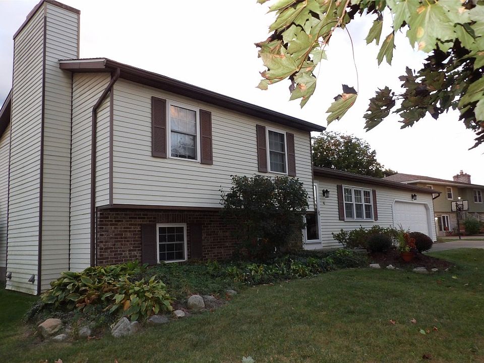1st image of 46 Crestwood Ln
