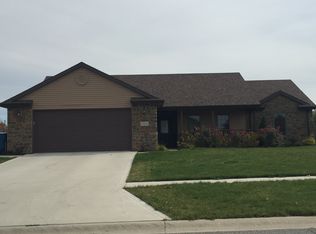 1504 Duesenberg Dr, Auburn, IN