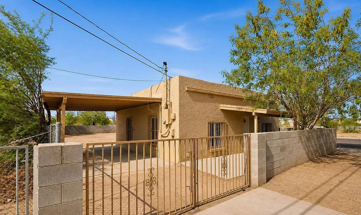 2 bed, 702 sqft, $1,500 — Photo 1