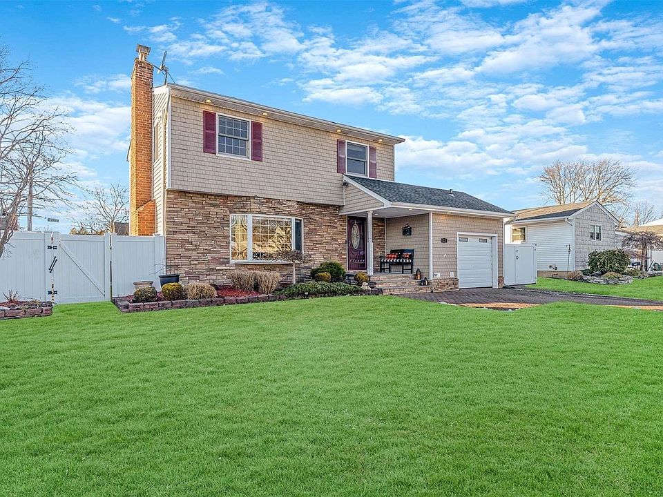 1st image of 17 Daniel Drive