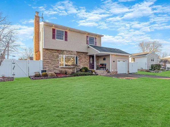 17 Daniel Drive, Farmingdale, NY 11735
