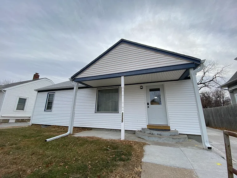 3235 Vine St — Photo 11