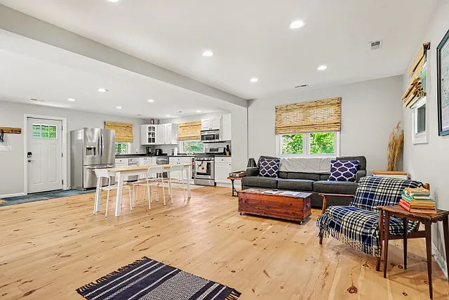 2 bed, $4,000 — Photo 1