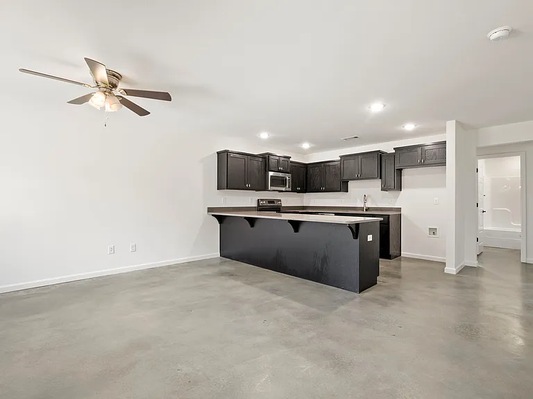 715 Supreme Ct — Photo 3