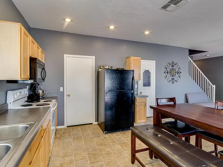620 E Banelli Pl — Photo 18