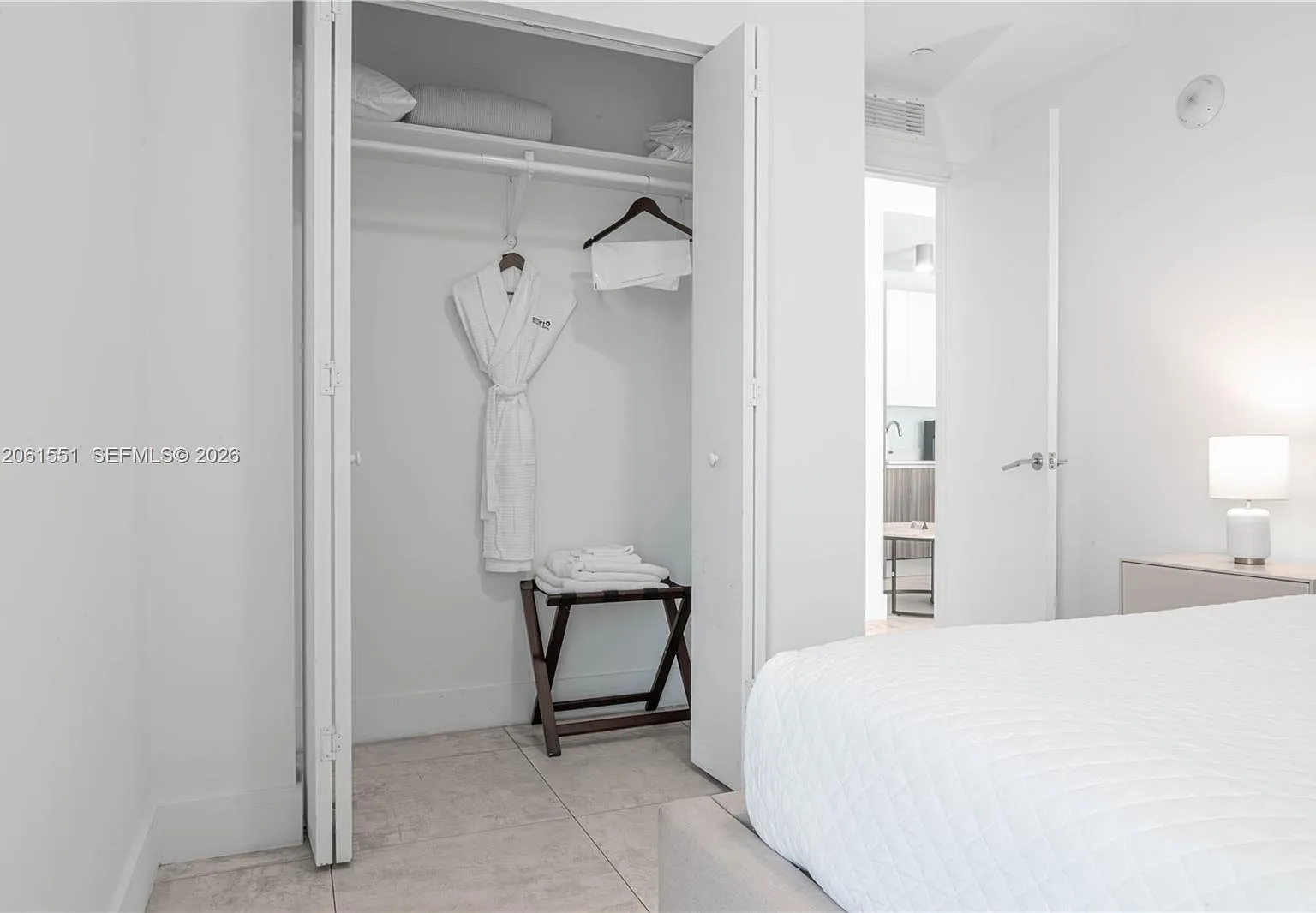 2 bed, 809 sqft, $4,300 — Photo 4