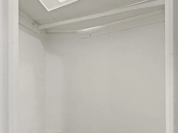 601 Pelham Parkway North image 12 of 22