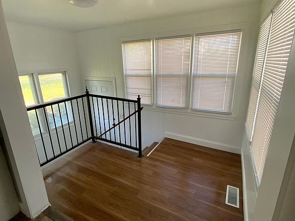 3rd image of 2612 Jackson Ave