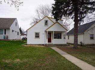 4650 S 47th St, Greenfield, WI 53220