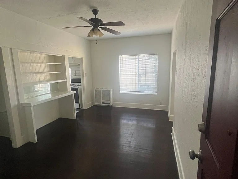 1927 Bonsallo Ave #4 — Photo 2