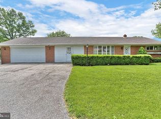 2402 Berkshire Ln, Dover, PA