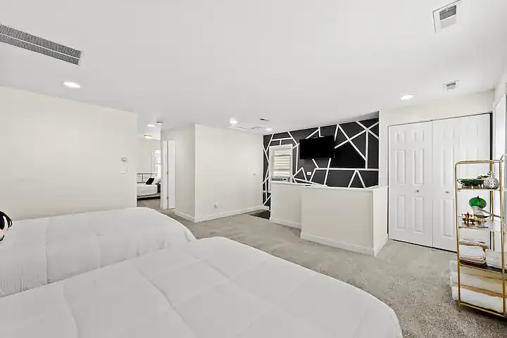 1140 W 17th St — Photo 7