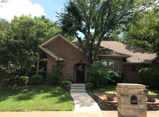 1212 Spargercrest Dr, Bedford, TX 76021