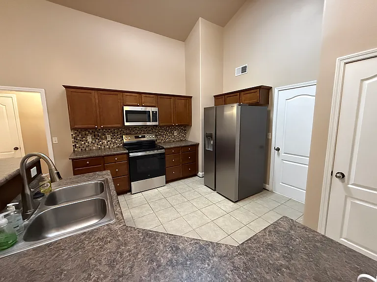 4039 Cambridge Dr — Photo 11