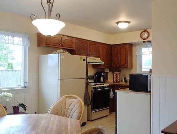 4th image of 25787 Fairgrove St