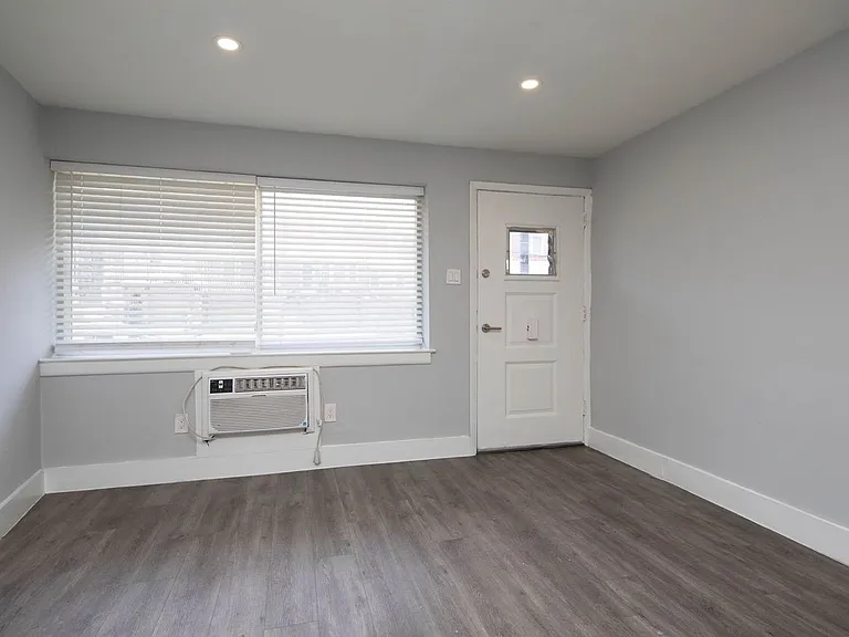 10th Street Apartments — Photo 5