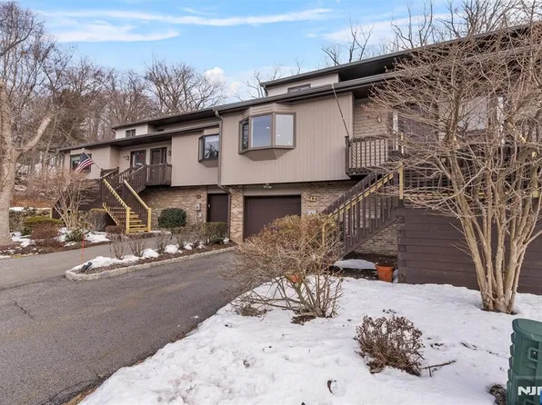 42 Peach Hill Ct, Ramsey, NJ 07446