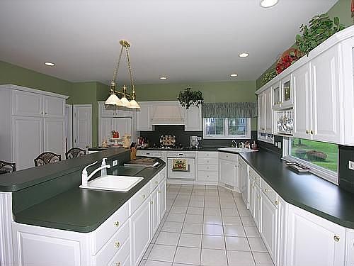 Gourmet Kit w/island, planning desk & all appls (to be painted neutral)