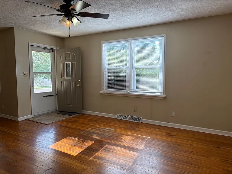 1022 McGregor St — Photo 2