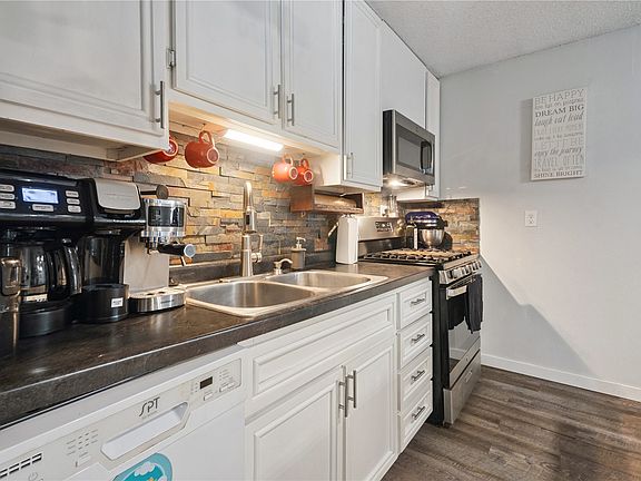 5th image of 6812 Kelburn Ln NE