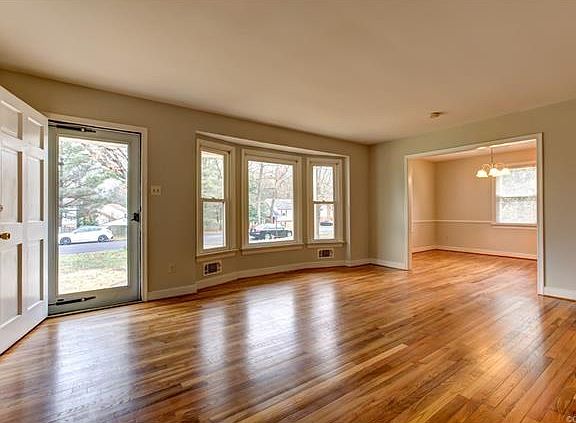 3rd image of 1606 Lochwood Dr
