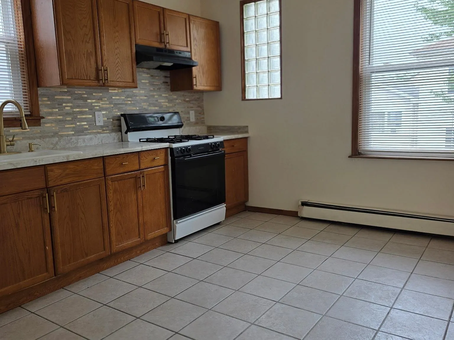 3 bed, 1.0 bath, $2,400 — Photo 1