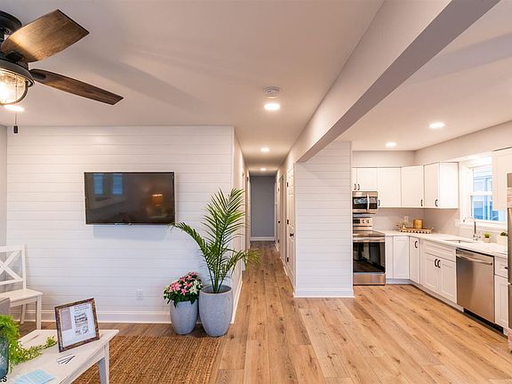 2nd image of 5216 West Ave APT 1