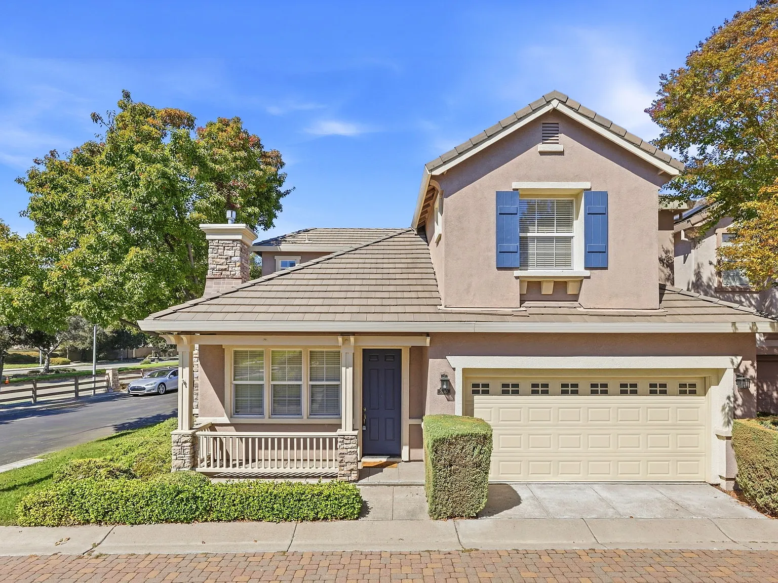 3 bed, 2.5 bath, 1634 sqft, $4,200 — Photo 1