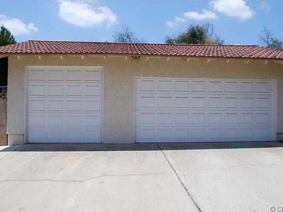4th image of 1744 N San Antonio Ave