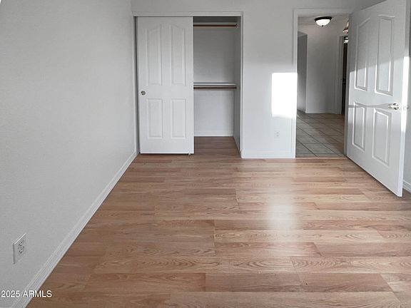5th image of 506 W MURIEL Drive