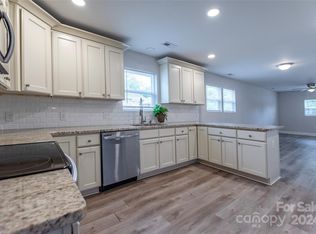 610 E 12th St, Kannapolis, NC 28083