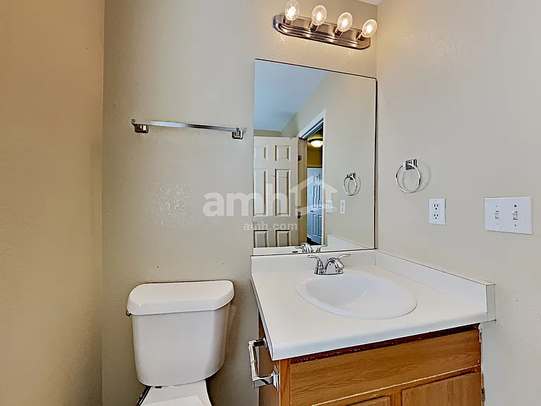 1640 S Buckley Way — Photo 8