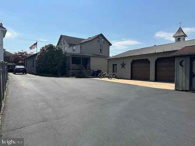200 E Main St — Photo 36