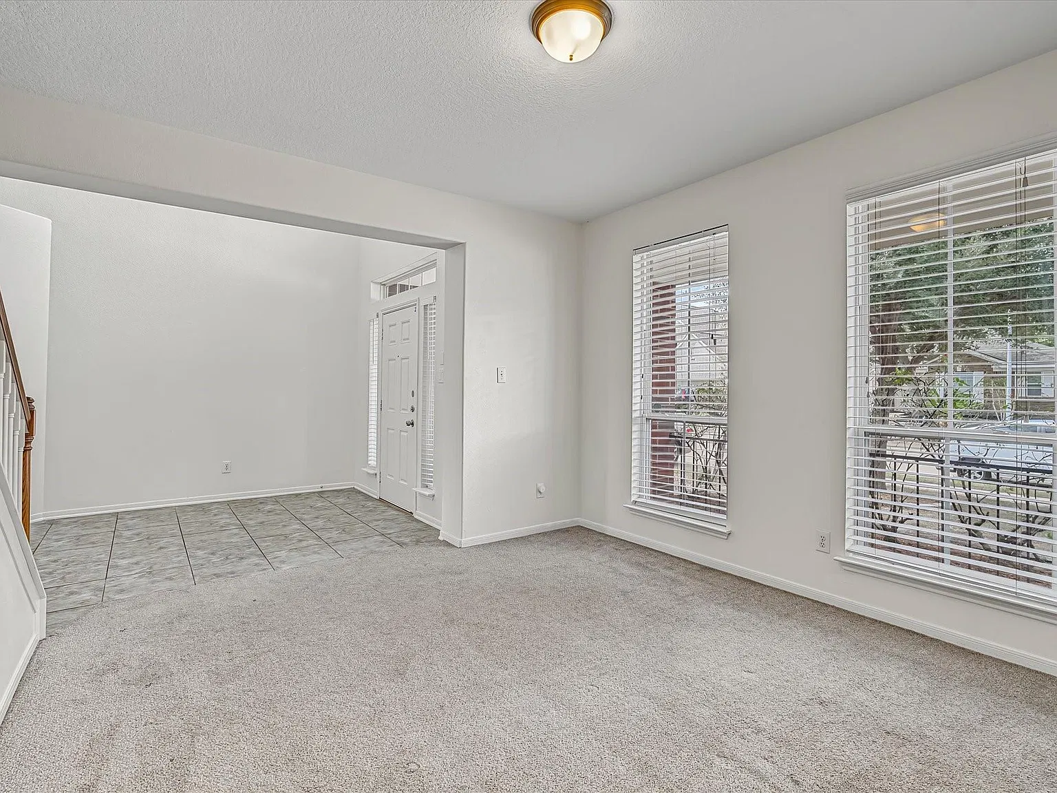 5 bed, 3.5 bath, 4605 sqft, $3,200 — Photo 3