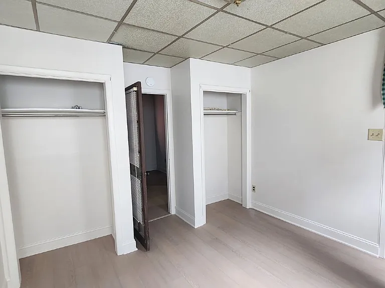 233 E King St — Photo 2
