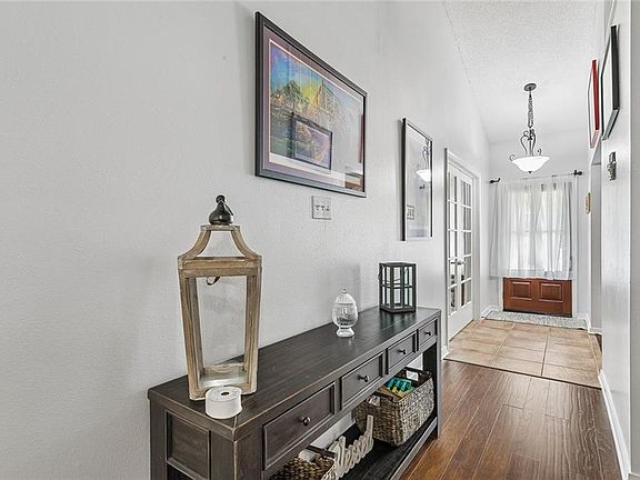 3rd image of 1104 Charlie Dr