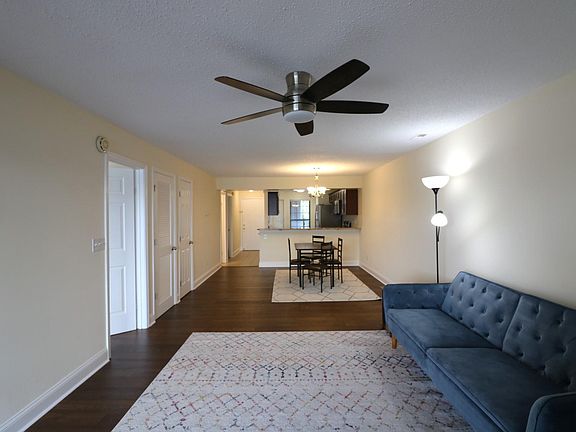 2nd image of 401 Harbour Poin #203