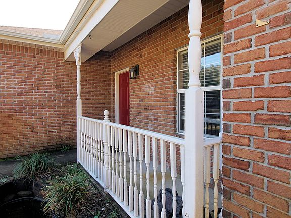 4th image of 1684 Sycamore Ave