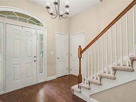 5th image of 703 E 109th St