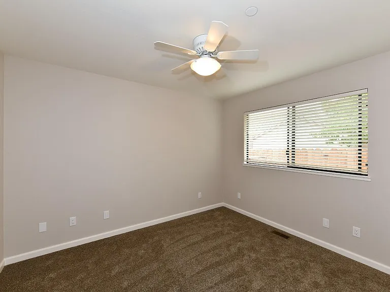 2833 Marin St — Photo 11
