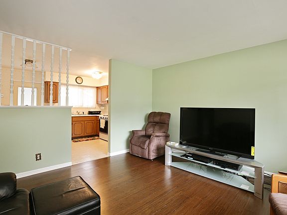 2nd image of 35W927 Crispin Dr