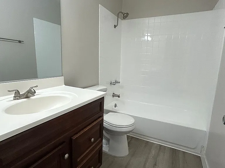 The Riviera Apartments — Photo 18