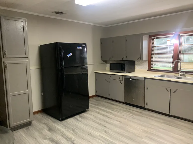 Kitchen, Image 2