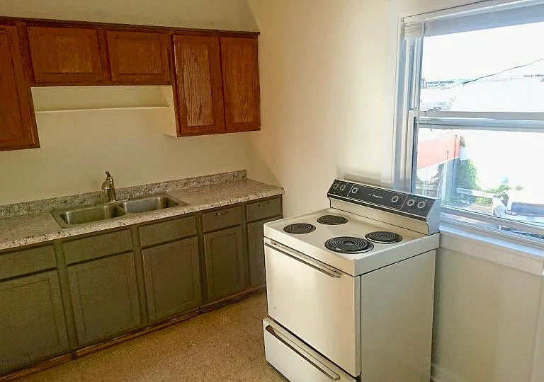 222 N Dewey St #1/2 — Photo 4