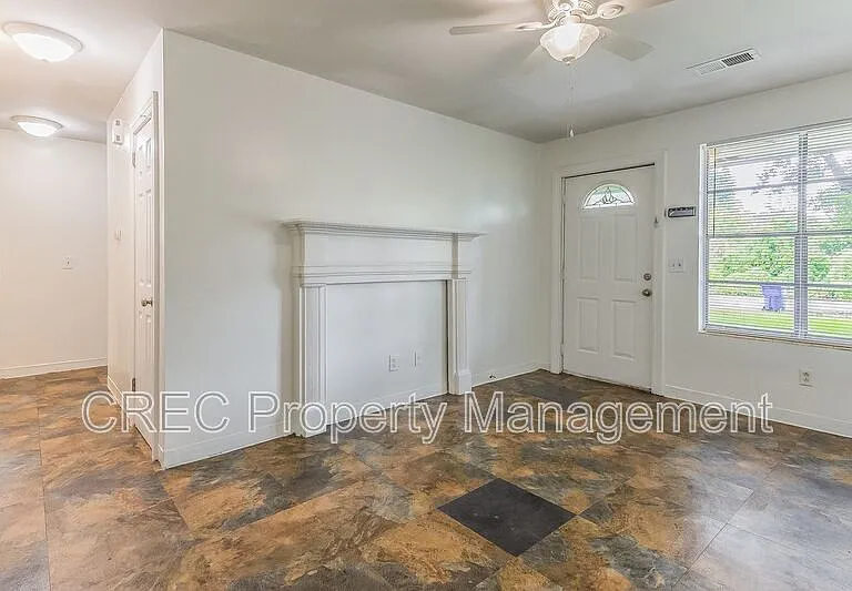 1635 Memminger Ave #B — Photo 4