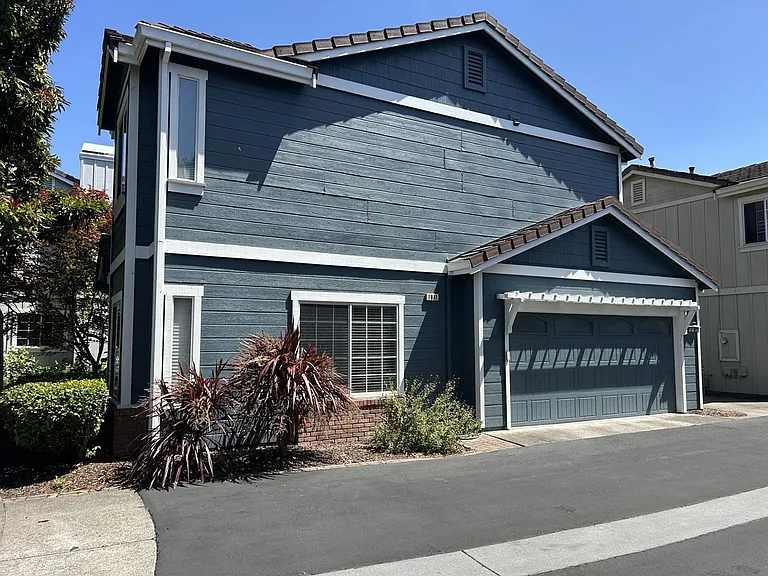 1911 Alpine Ct — Photo 31
